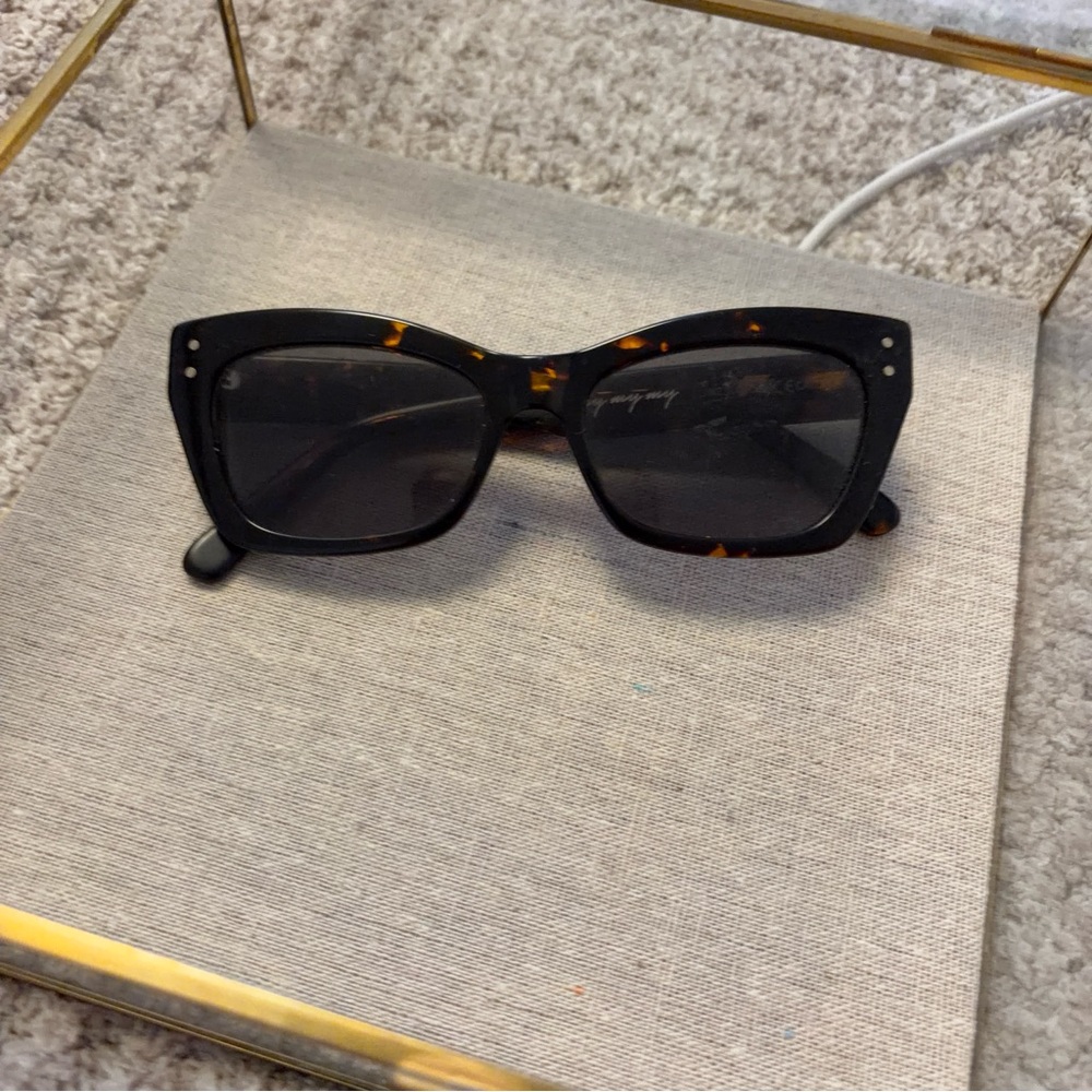 Women’s Tortoiseshell Square Sunglasses with Dark Lenses